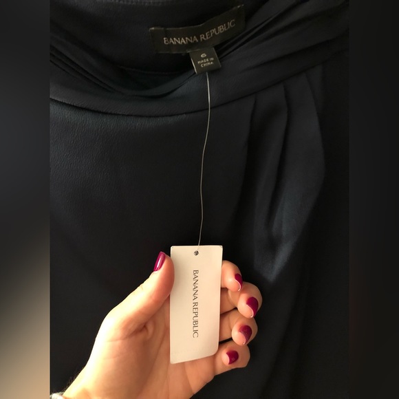 NWT Banana Republic navy satin mini skirt, size 6 - Picture 3 of 4